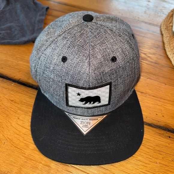 Zion Black And Gray Snapback Hat NWT - Picture 1 of 2